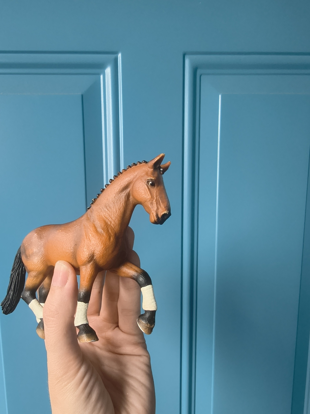 Decorative Brown Horse Figurine - Stylish Home Accent